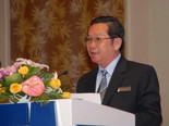 Ông Nguyễn Hữu Dũng, Giám đốc hành chính nhân sự Tập đoàn Tân Tạo đọc điều lệ