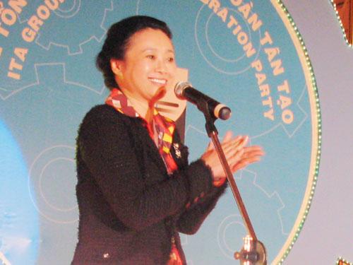 Bà Đặng Thị Hoàng Yến, Chủ tịch HĐQT Tập đoàn Tân Tạo phát biểu tại buổi lễ