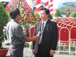 Ông Thái Văn Mến, TGĐ Tập đoàn Tân Tạo, trả lời phỏng vấn báo chí trước giờ khai mạc